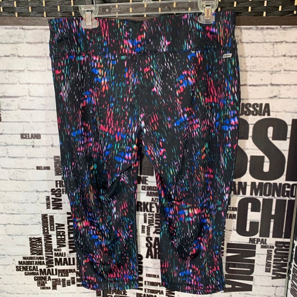Danskin Now Activewear L Black Print Capri Pants
